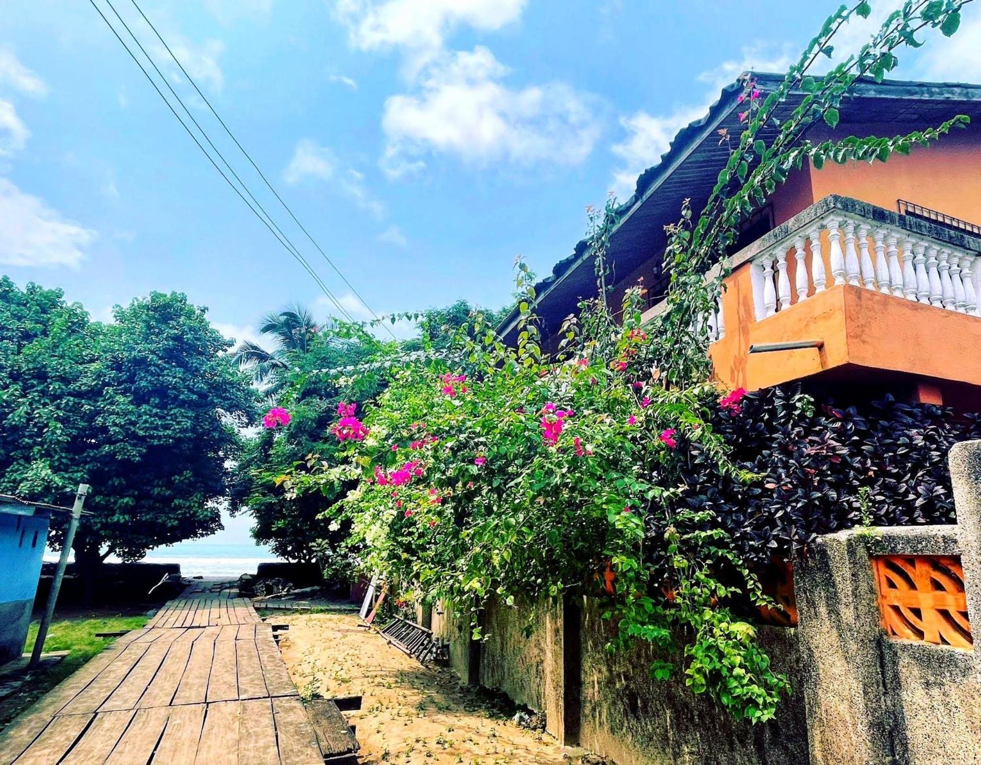 Busua Inn Exterior foto